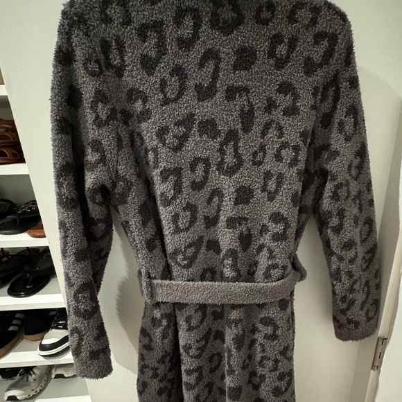 Barefoot Dreams Cozy Chic Graphite Carbon Gray Leopard Print Robe. M. Like New! - Picture 7 of 10